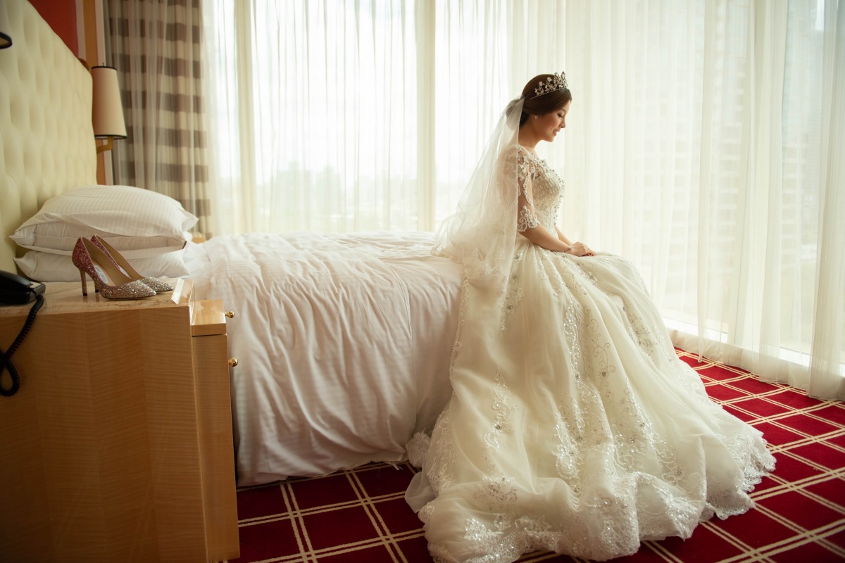 踩瓦片,結婚踩瓦片,新娘踩瓦片,踩瓦片的意思,過火爐,踩瓦片意義