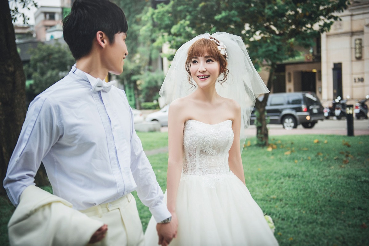 婚紗照自然,自然婚紗照,台中婚紗,街拍婚紗,五權西四街