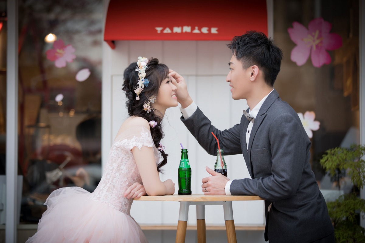 婚紗照自然,自然婚紗照,台中婚紗,街拍婚紗,五權西四街