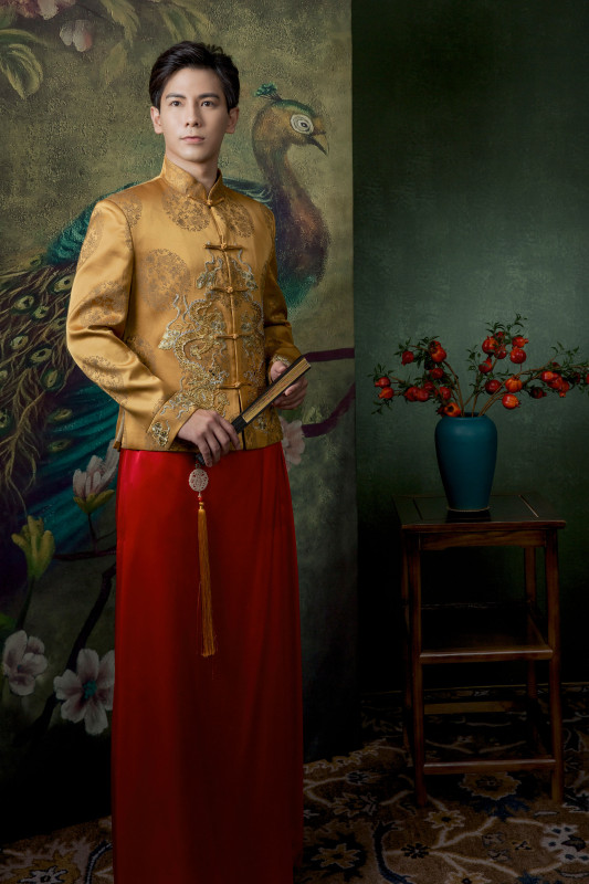 台中婚紗推薦,桃園婚紗推薦,中式婚紗,龍鳳褂婚紗,華納婚紗攝影棚內