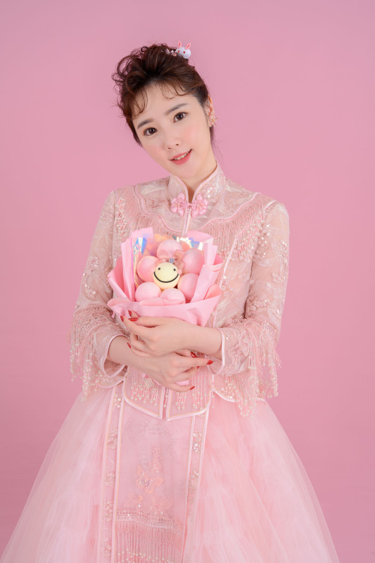 台中婚紗推薦,桃園婚紗推薦,中式婚紗,秀禾服婚紗,華納婚紗攝影棚內