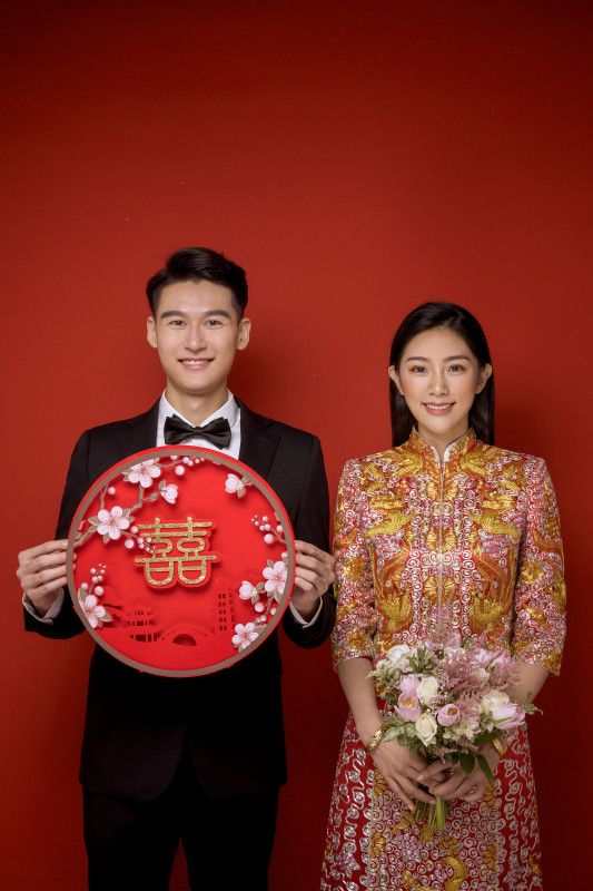 台中婚紗推薦,桃園婚紗推薦,中式婚紗,龍鳳褂婚紗,華納婚紗攝影棚內