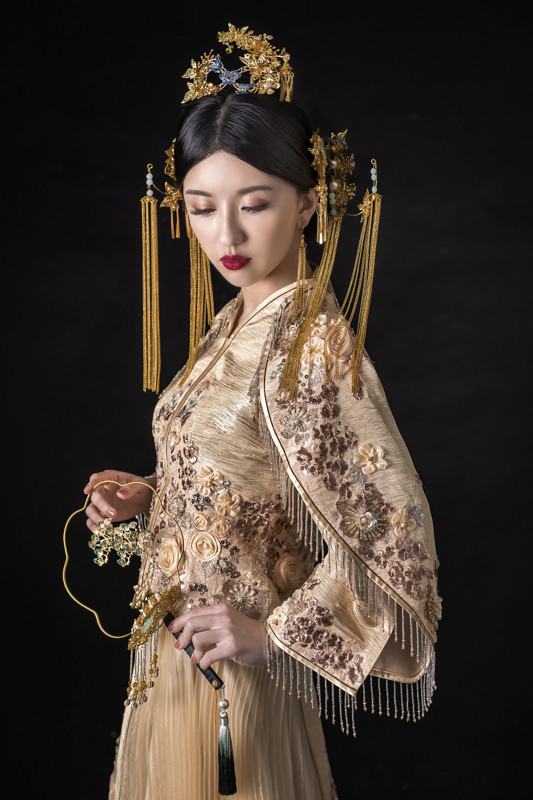 台中婚紗推薦,桃園婚紗推薦,中式婚紗,秀禾服婚紗,華納婚紗攝影棚內