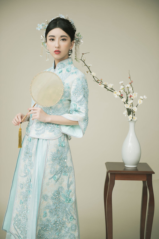台中婚紗推薦,桃園婚紗推薦,中式婚紗,秀禾服婚紗,華納婚紗攝影棚內