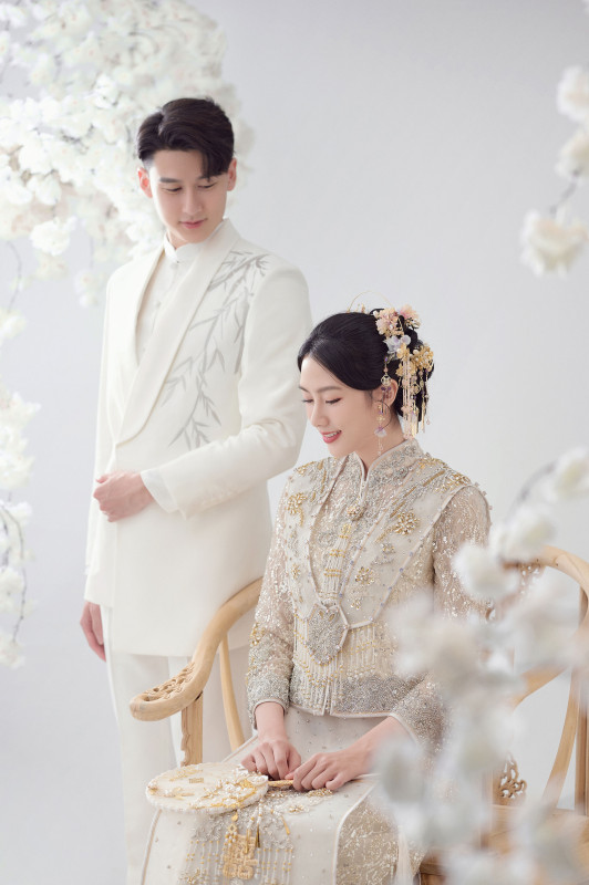 台中婚紗推薦,桃園婚紗推薦,中式婚紗,秀禾服婚紗,華納婚紗攝影棚內