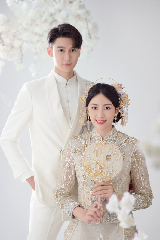 台中婚紗推薦,桃園婚紗推薦,中式婚紗,秀禾服婚紗,華納婚紗攝影棚內