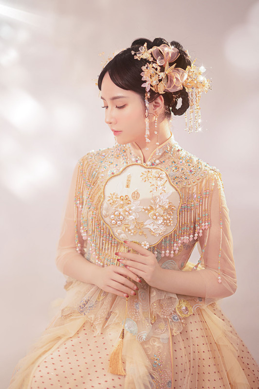 台中婚紗推薦,桃園婚紗推薦,中式婚紗,秀禾服婚紗,華納婚紗攝影棚內