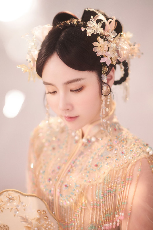 台中婚紗推薦,桃園婚紗推薦,中式婚紗,秀禾服婚紗,華納婚紗攝影棚內