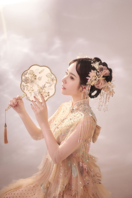 台中婚紗推薦,桃園婚紗推薦,中式婚紗,秀禾服婚紗,華納婚紗攝影棚內