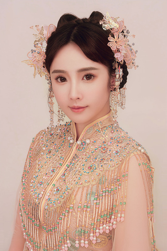 台中婚紗推薦,桃園婚紗推薦,中式婚紗,秀禾服婚紗,華納婚紗攝影棚內
