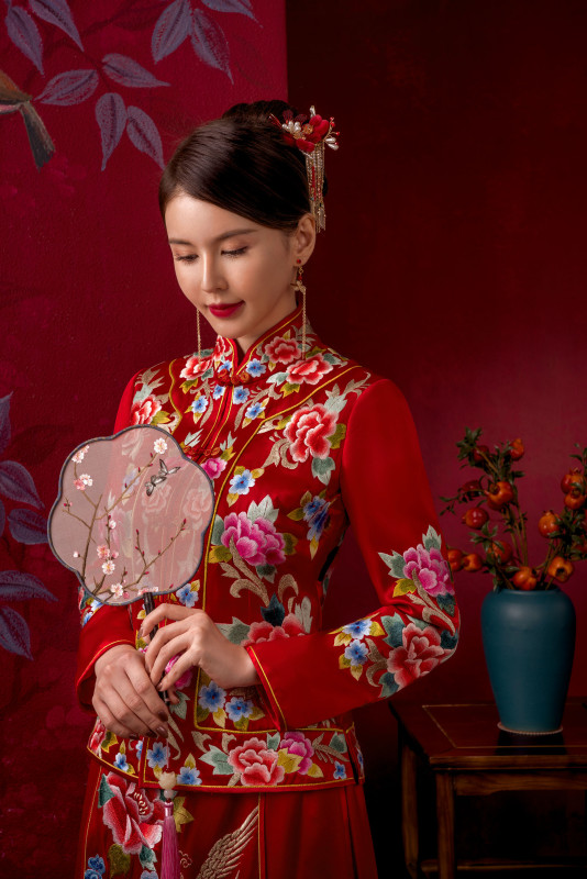 台中婚紗推薦,桃園婚紗推薦,中式婚紗,秀禾服婚紗,華納婚紗攝影棚內