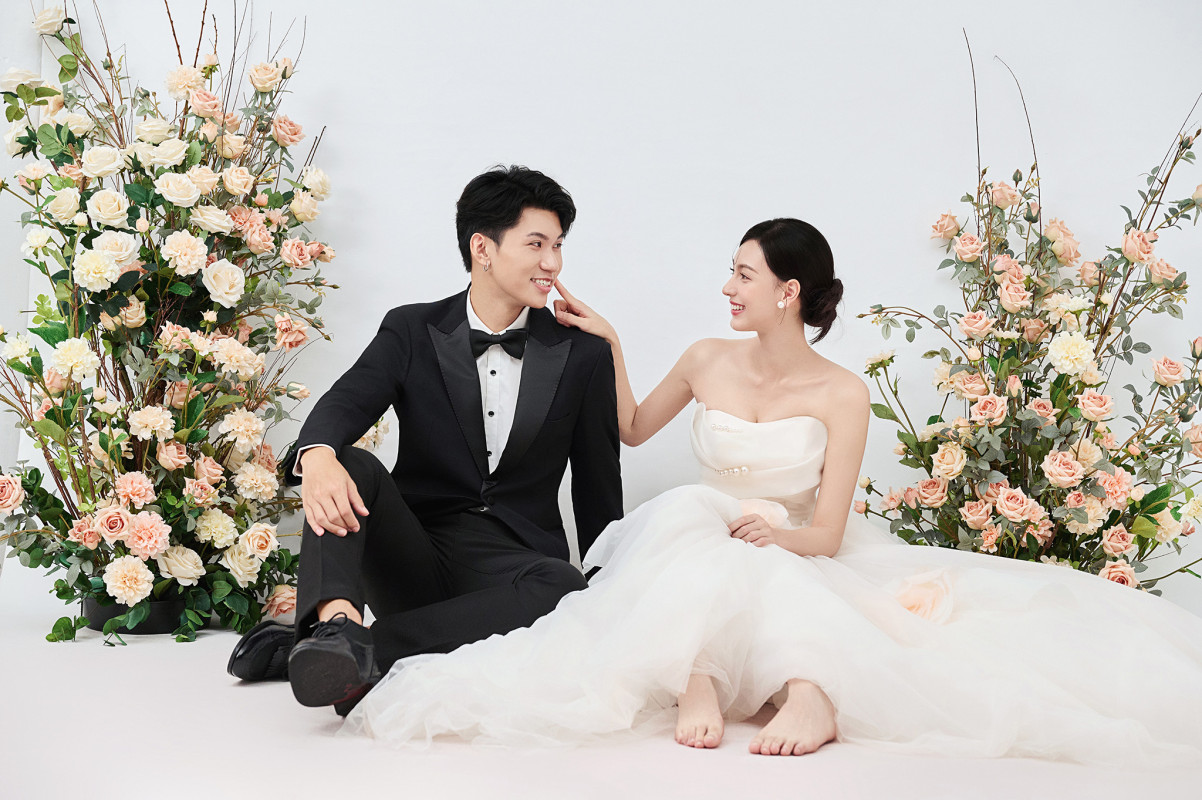 台中婚紗推薦,桃園婚紗推薦,韓式婚紗,棚內婚紗照,華納婚紗攝影棚內