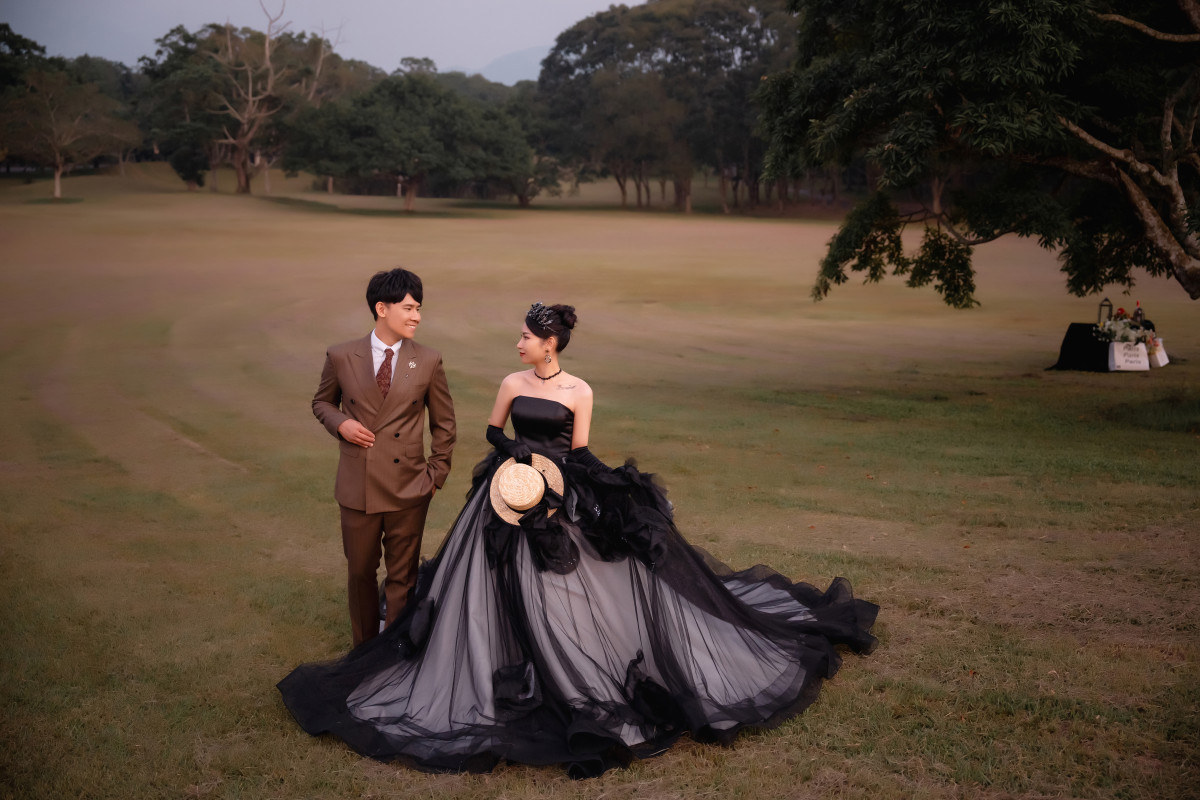 自然婚紗照,都會公園,草地婚紗, 台中婚紗推薦,逗鴿