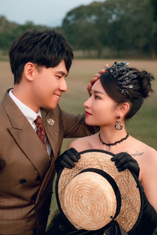自然婚紗照,都會公園,草地婚紗, 台中婚紗推薦,逗鴿