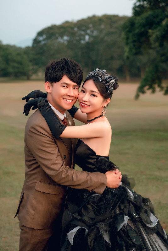 自然婚紗照,都會公園,草地婚紗, 台中婚紗推薦,逗鴿