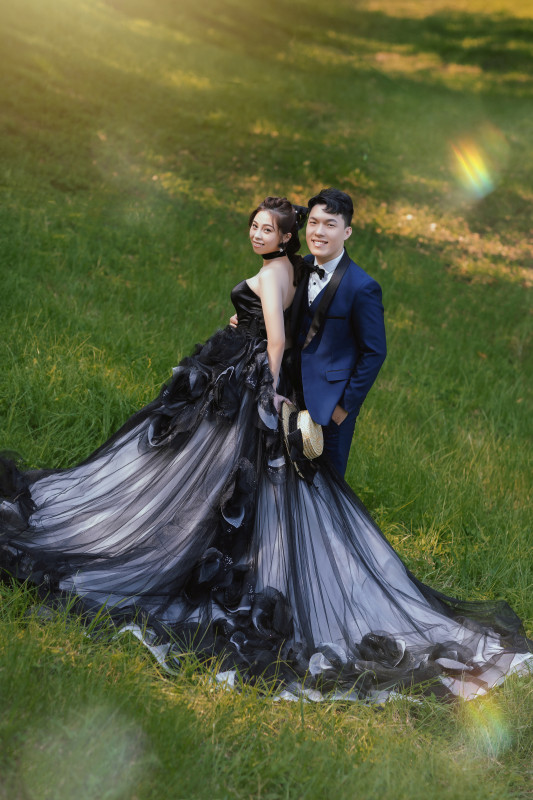 自然婚紗照,都會公園,草地婚紗,台中婚紗推薦,怡攝