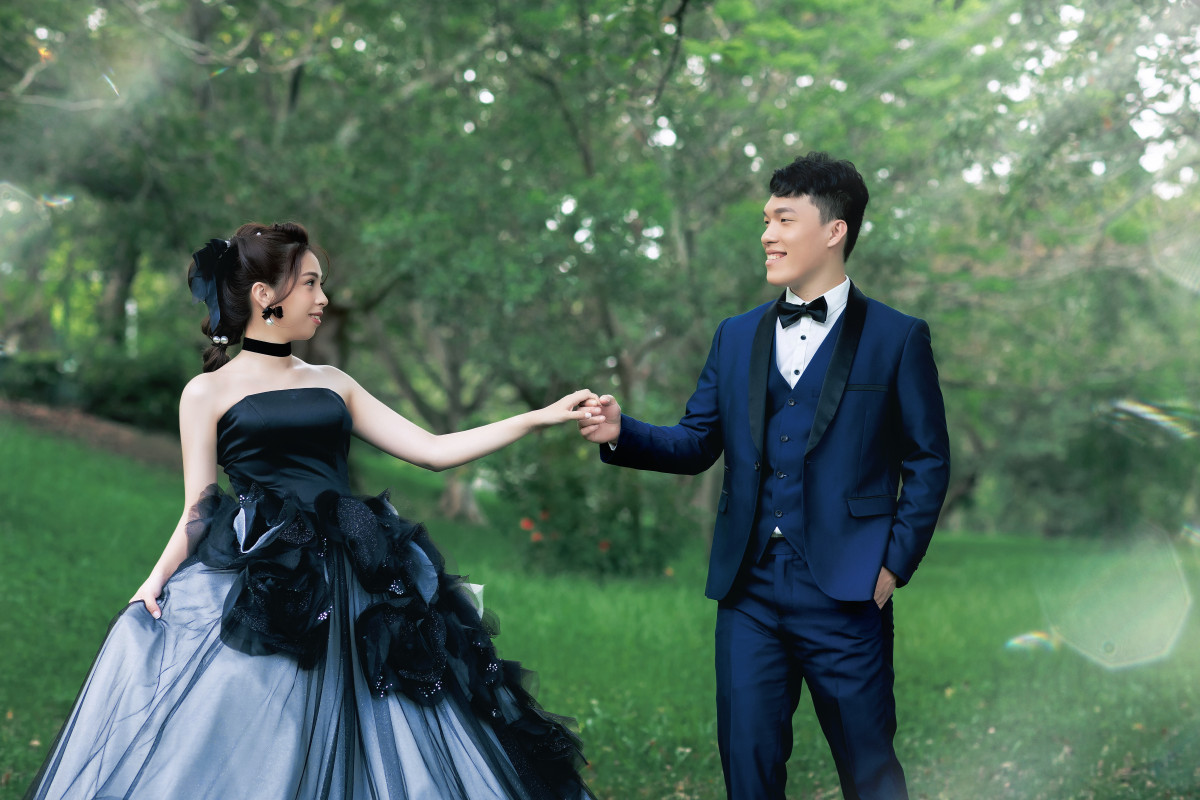 自然婚紗照,都會公園,草地婚紗,台中婚紗推薦,怡攝