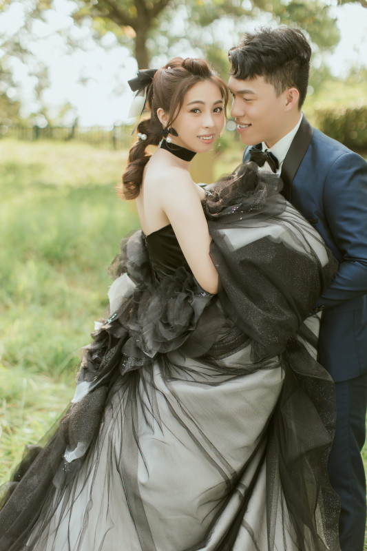 自然婚紗照,都會公園,草地婚紗,台中婚紗推薦,怡攝