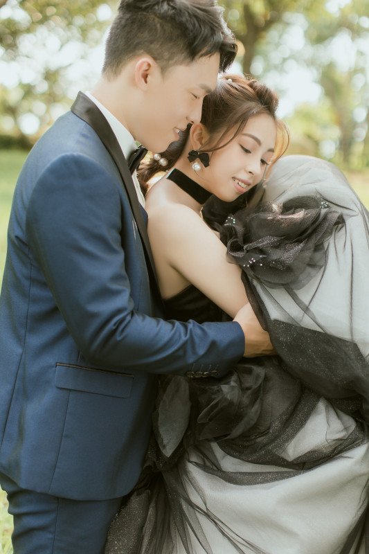 自然婚紗照,都會公園,草地婚紗,台中婚紗推薦,怡攝